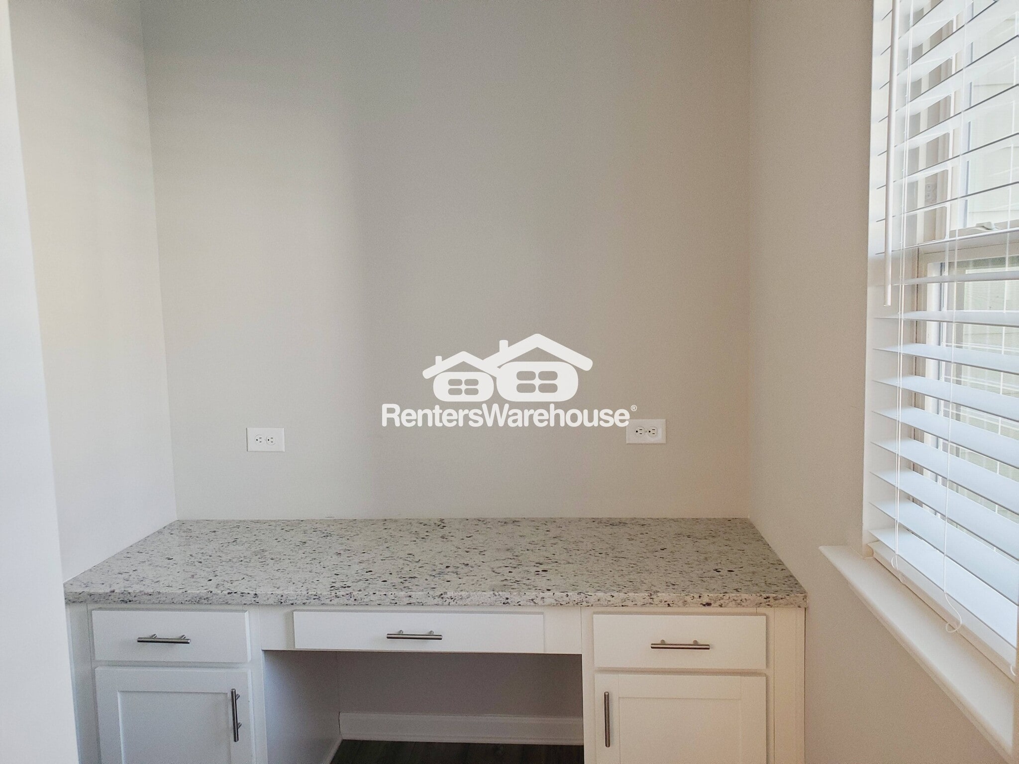 Building Photo - 328 Commons Ave