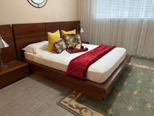 Building Photo - 7318 Dearborn St