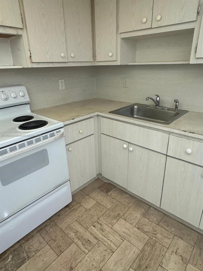 Building Photo - 15600 NW 7th Ave