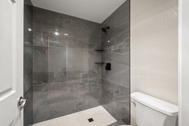 Building Photo - Stunning Remodeled Condo with Views in Banker's Hill