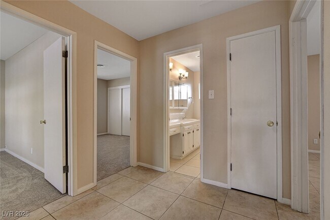 Building Photo - 5649 Sheila Ave