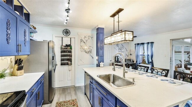 Building Photo - 13492 Dibella Ave