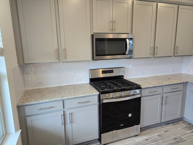 Building Photo - 217 Redonda Dr