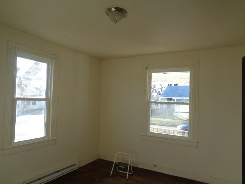 Building Photo - 1021 Melville St
