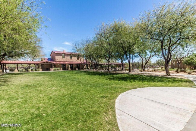 Building Photo - 2413 W Sienna Bouquet Pl