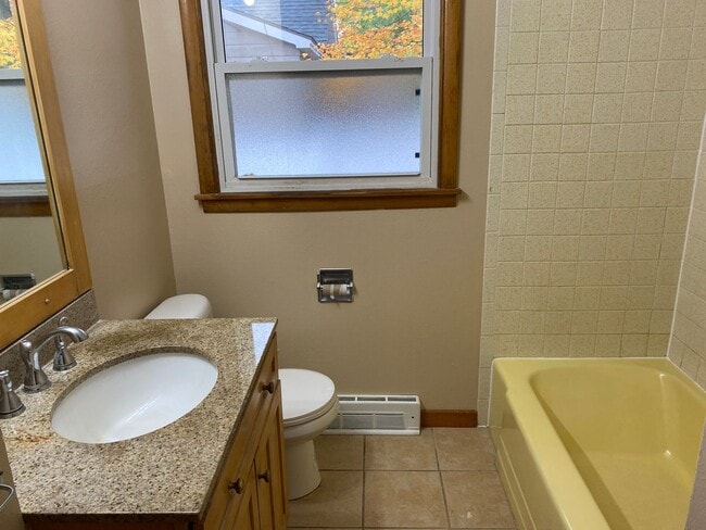Building Photo - 4 bed 2 bath single family home in Merrill