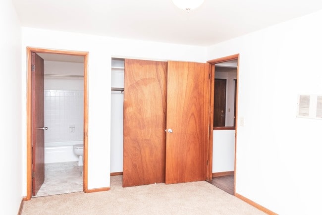 Building Photo - 1040 Bryden Rd