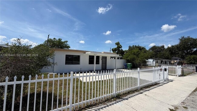 Building Photo - 2230 Service Rd