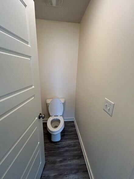 Building Photo - 5715 Cheshire Cove Cir