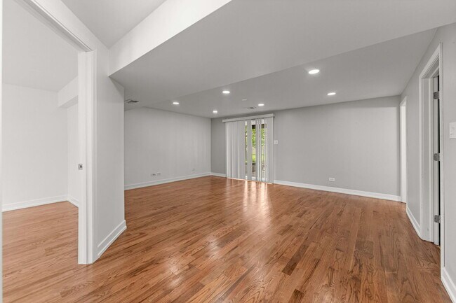 Building Photo - 15954 Ozark Ave