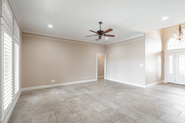 Building Photo - 3 Chambord Dr