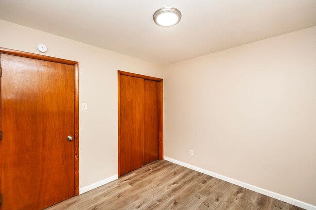 Building Photo - Lovely 3 Bedroom 2 Bathroom Home