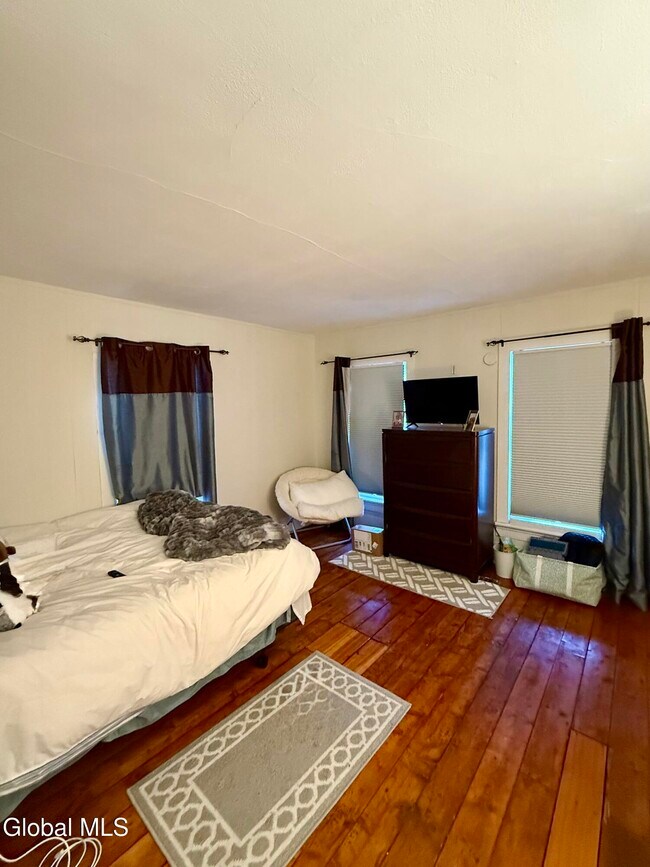 Building Photo - 120 Van Dam St