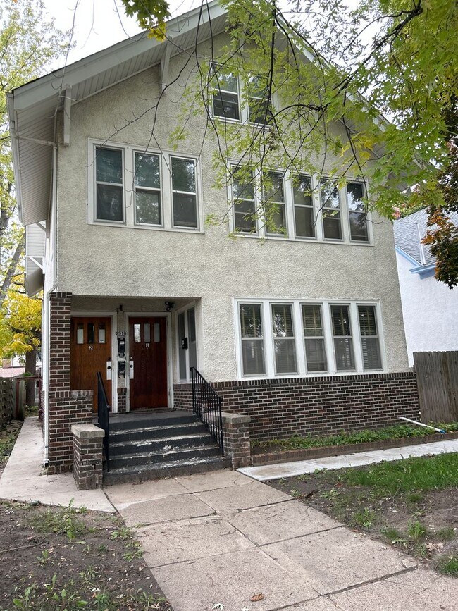 Building Photo - 2918 N Girard Ave