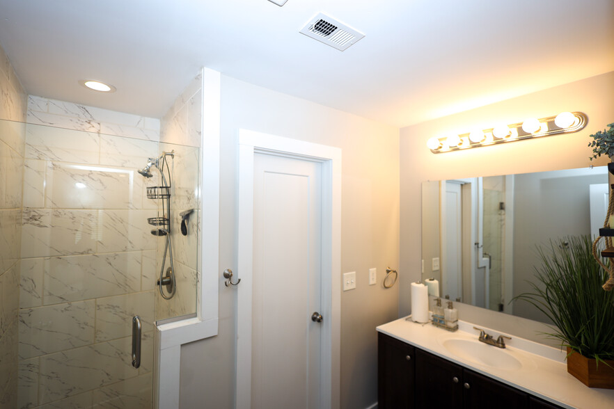 Primary bathroom - 1617 27th St N