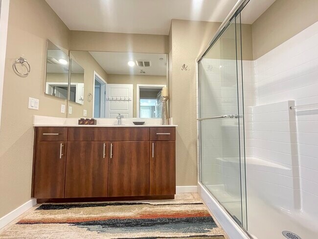Building Photo - Carry Over Showing: This property has been...