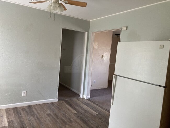 Building Photo - 303 Ridge St