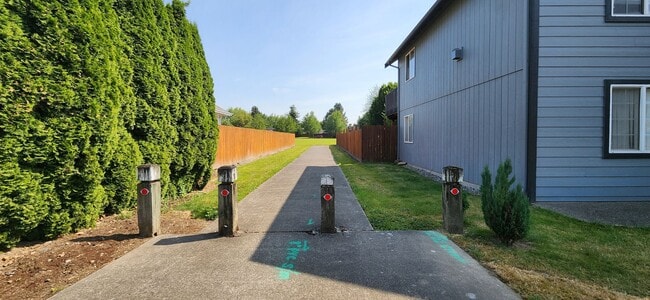 Building Photo - 3 bed 2.5 bath Single Family Home, Monroe ...