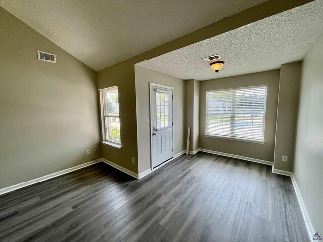 Building Photo - 107 Northpointe Dr