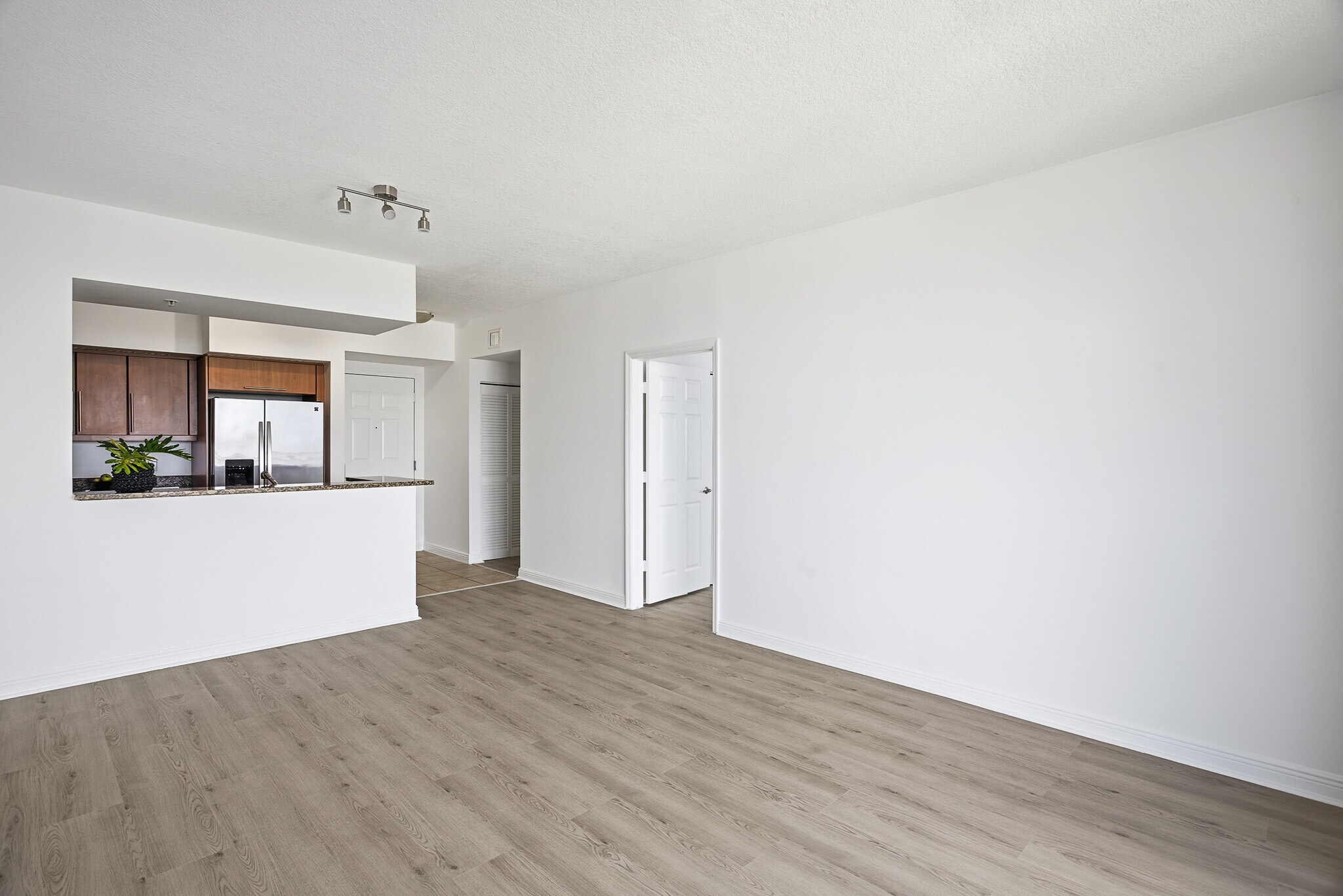 Building Photo - 888 S Douglas Rd