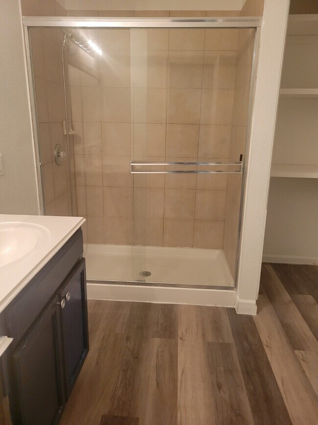 Building Photo - 607 Salma Ct