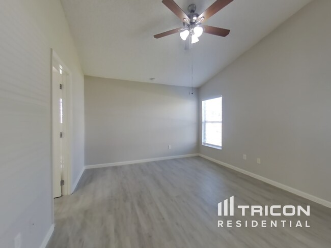 Building Photo - 13601 Springtide Ct