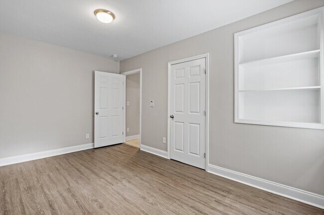 Building Photo - 2805 McCombs St