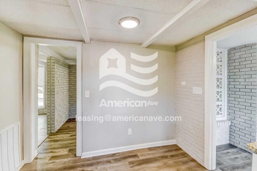 Building Photo - 3920 Parkwood Rd