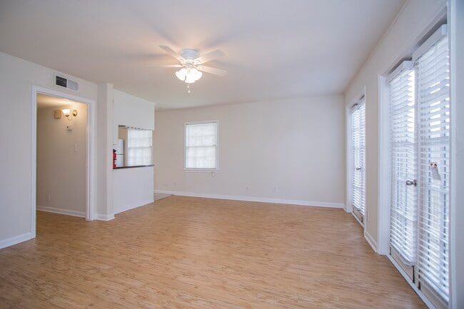 Building Photo - 1741 Commonwealth St