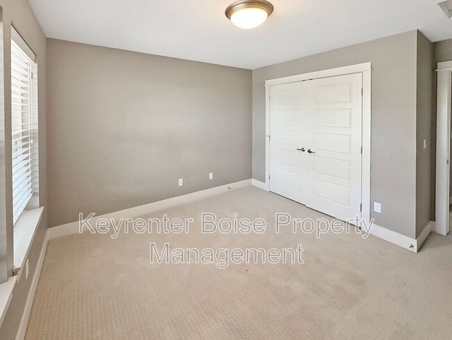 Building Photo - 2784 S Trailwood Way