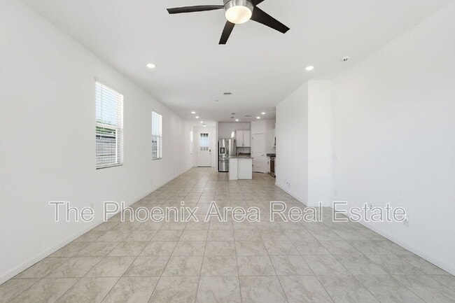 Building Photo - 40643 W Shaver Dr