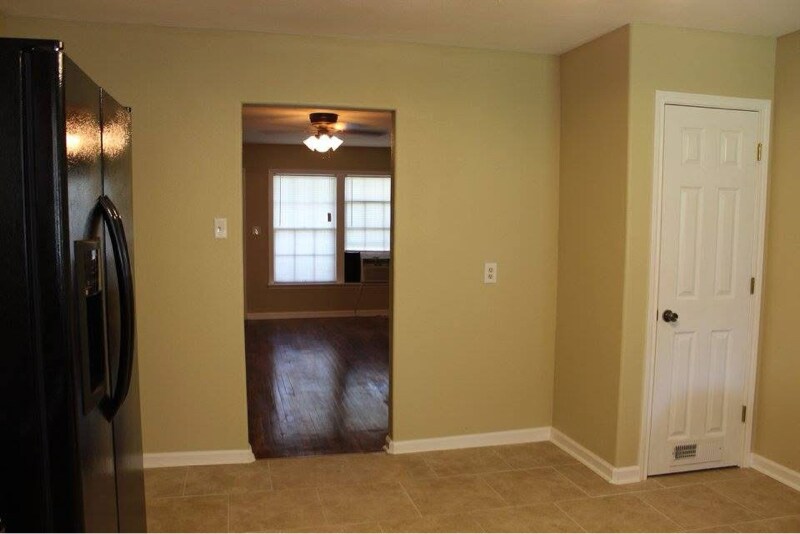 Building Photo - 725 S 7th St