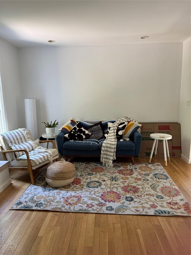 Building Photo - 7 Valley View Rd