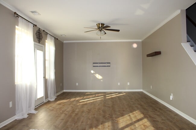 Building Photo - 138 Lyonshall St