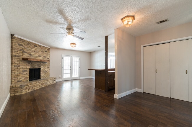 Building Photo - 6912 Clearglen Dr