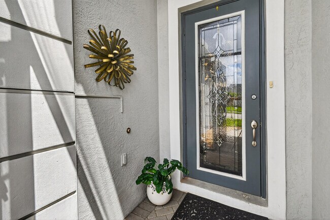 Building Photo - 425 SW Talquin Ln