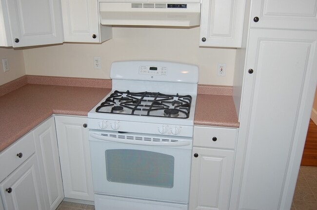 Building Photo - 3 Circular Ave