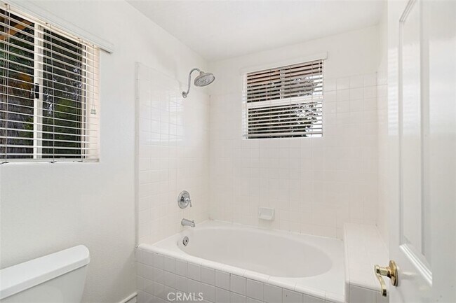 Building Photo - 24332 Kings View