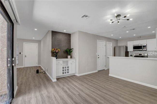 Building Photo - 612 Buttonwood Ln