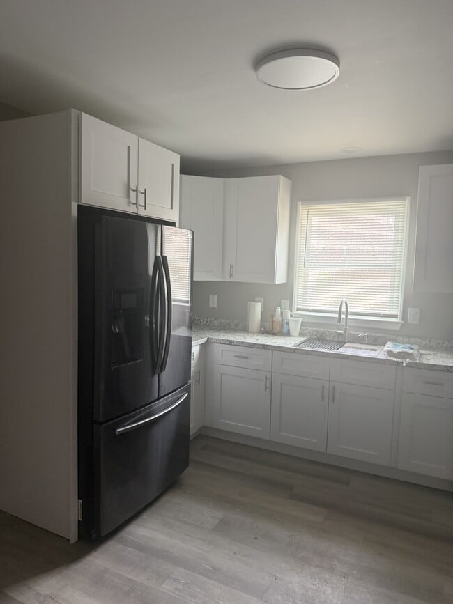 Building Photo - 524 Newcastle Rd