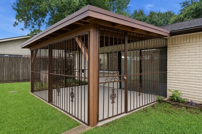 Building Photo - 2126 Quail Valley E Dr