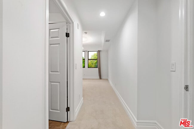 Building Photo - 850 Croft Ave