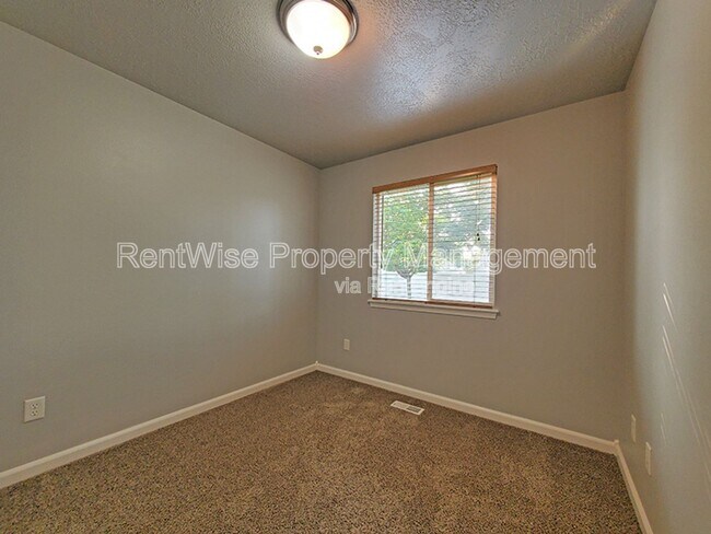 Building Photo - 575 W Elias St