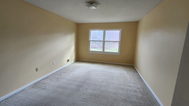 Master bedroom - 1200 Hillside Ave