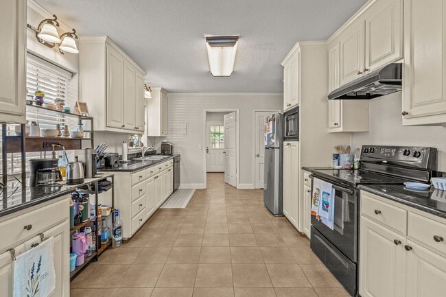 Building Photo - TCU-3518 Westcliff Rd