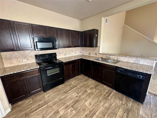 Building Photo - 12107 Waterford Run Way