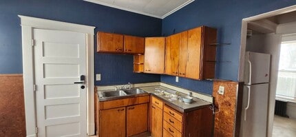 Building Photo - 3BR | 1BA | First-Floor Unit with Garage & Fenced Yard – Michigan City