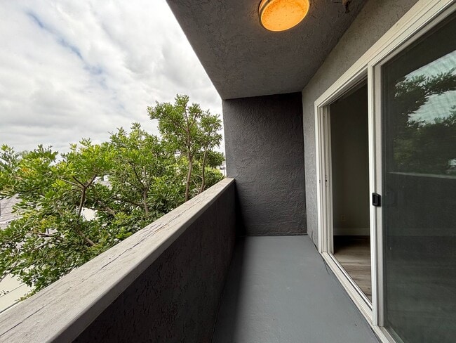 Interior Photo - 110 South Sweetzer Ave
