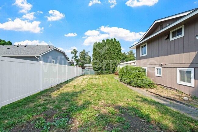 Building Photo - 906 S McDonald Rd