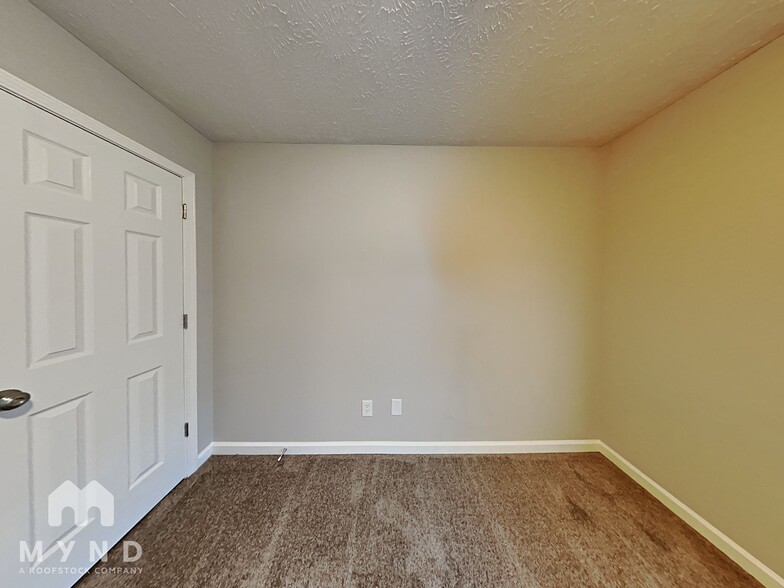 Building Photo - 2401 Pinyon St